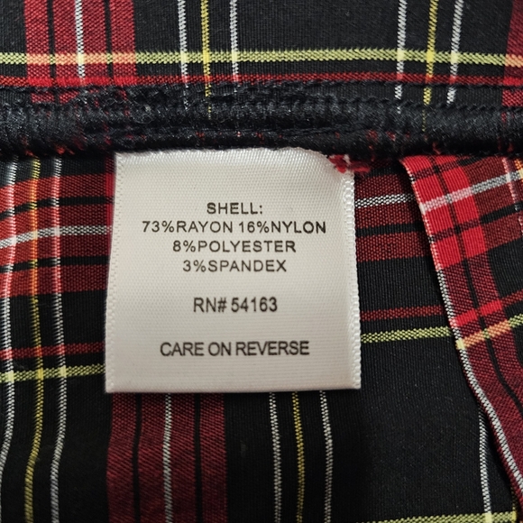 Tommy Hilfiger Women's Plaid Ankle Length Pants in Red and Black Size 12 - Picture 9 of 10